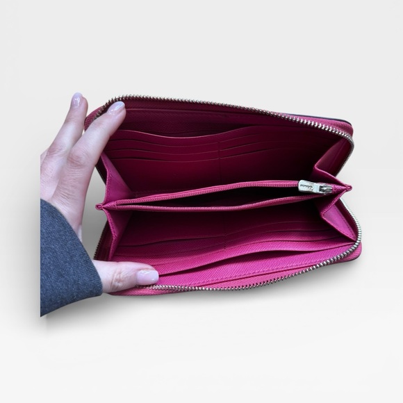 ✨ Coach Pebbled Leather Zip-Around Wallet – Pink ✨ - Picture 3 of 5